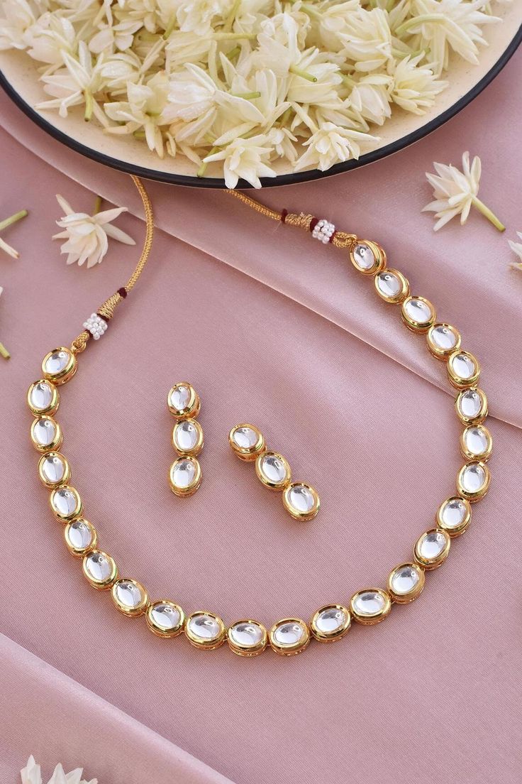 Single Line Oval Kundan Necklace Set