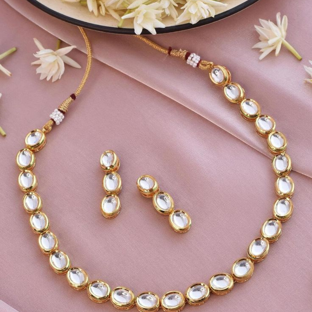 Single Line Oval Kundan Necklace Set