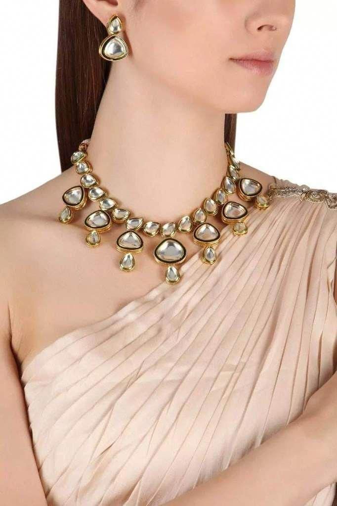 Uncut Big Triangle With Medium Drop Filled With Green Meena