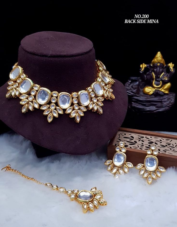 Multi Shape Uncut Big Kundan Necklace Set